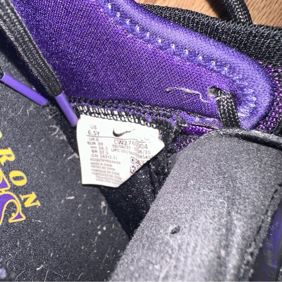 LeBron James 18 Sneakers - Picture 5 of 11